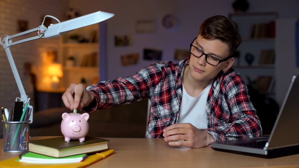 Jovem que aprendeu a ganhar e controlar seu dinheiro durante a graduação