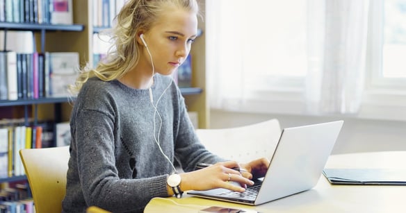 Estudante de cursos semipresenciais